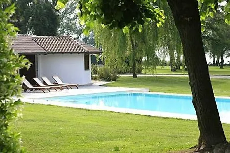 Sleeps 8 Pool Air Con Wifi Villa