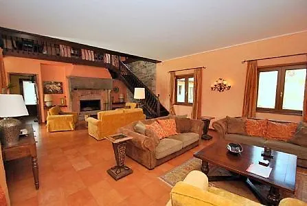 Sleeps 8 Pool Air Con Wifi Lesa